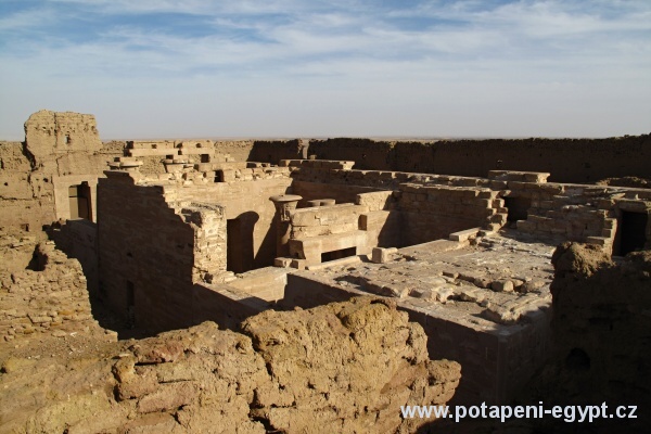 Kharga Oasis, Qasr Al Gweita