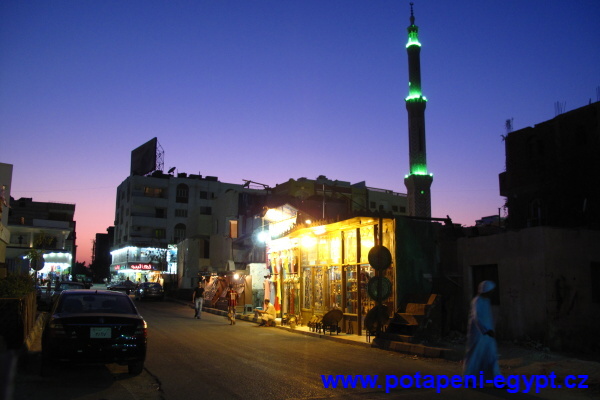 Hurghada, Sakkala by night / v noci