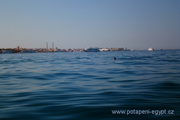 Hurghada, ped Roma hotelem / in front of Roma hotel